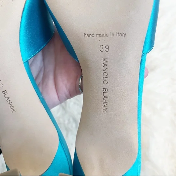 Manolo Blahnik Laalita 50 Embellished Buckle Satin Mule Sandal size 39 - Picture 10 of 12